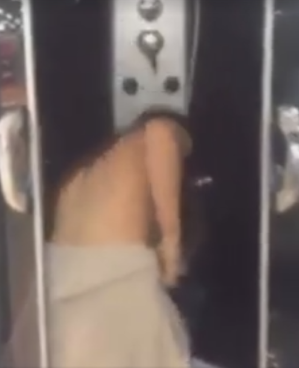 Učesnica rijalitija skidala se gola u prodavnici! (VIDEO)