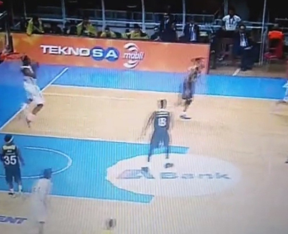 Efes bolji od Fenera u velikom turskom derbiju!