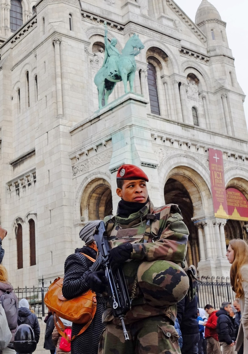 Muslimani čuvali katoličku crkvu za vreme mise