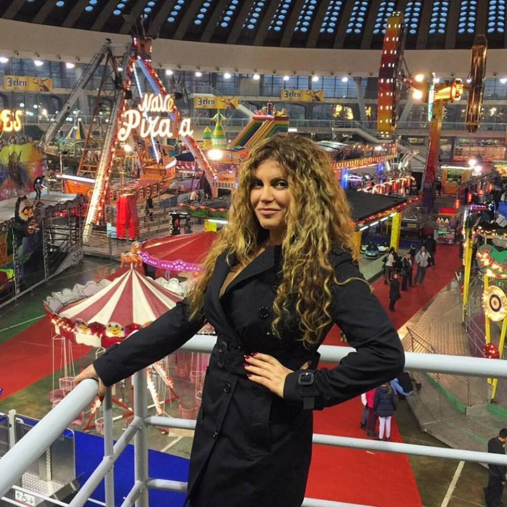 Pogledajte koliko liče Indira i njena snajka! (FOTO)