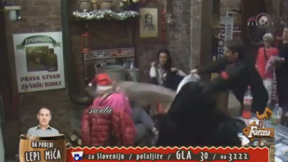 Kristijan polio Jelenu prljavom vodom! (VIDEO)