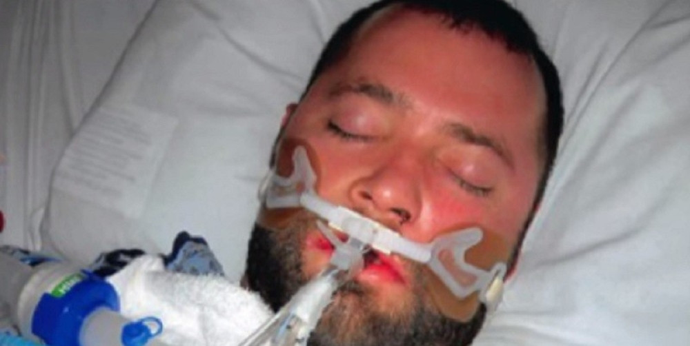 Oružjem odbranio da isključe njegovog sina sa aparata  (VIDEO)