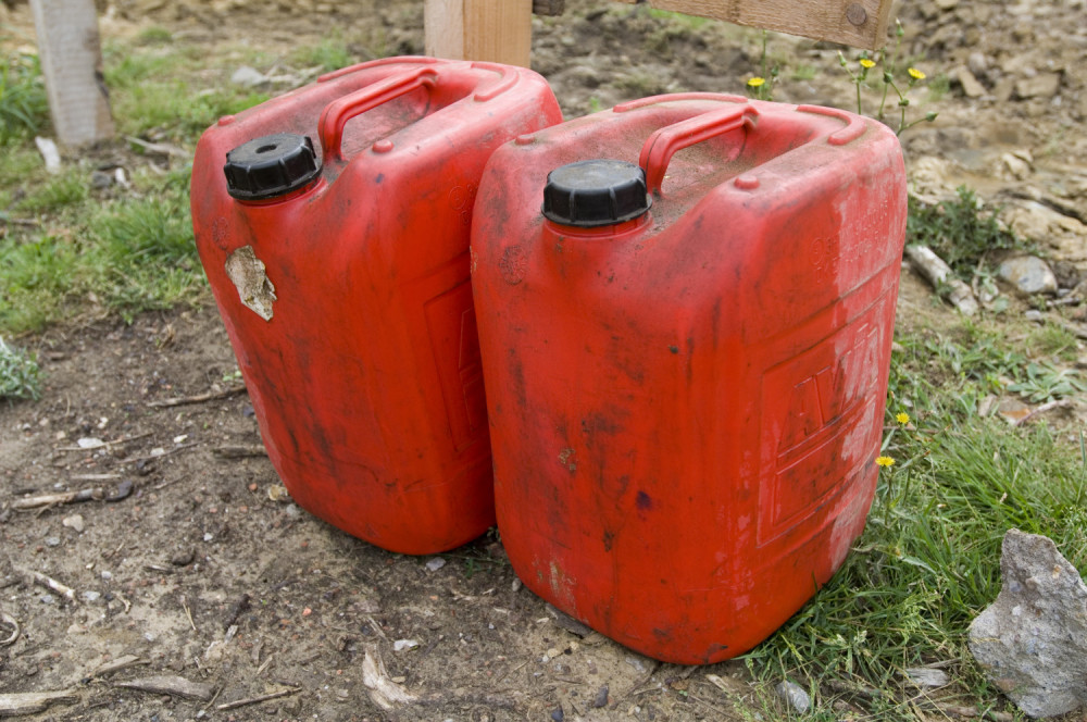 Polio ženu benzinom pa je prebio