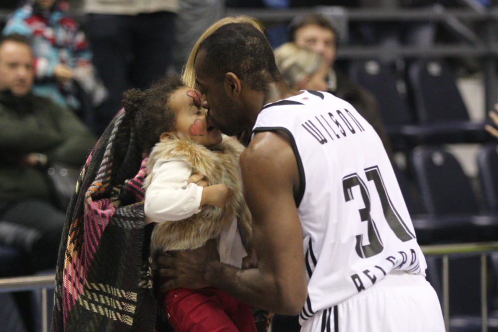 Vilson sa suprugom i ćerkicom (FOTO)