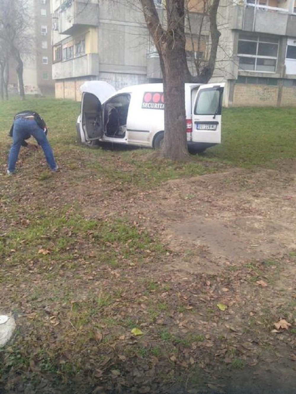 Oteto vozilo za transport novca u Novom Sadu