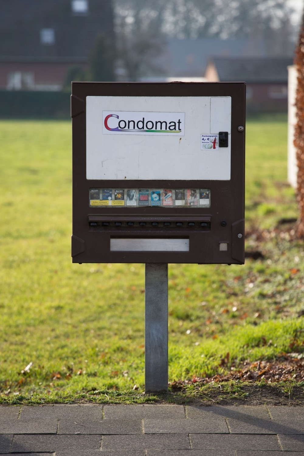 Ubila ga mašina za kondome!