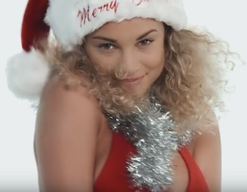 Atraktivna devojka fudbalera PSŽ-a "časti" (VIDEO)