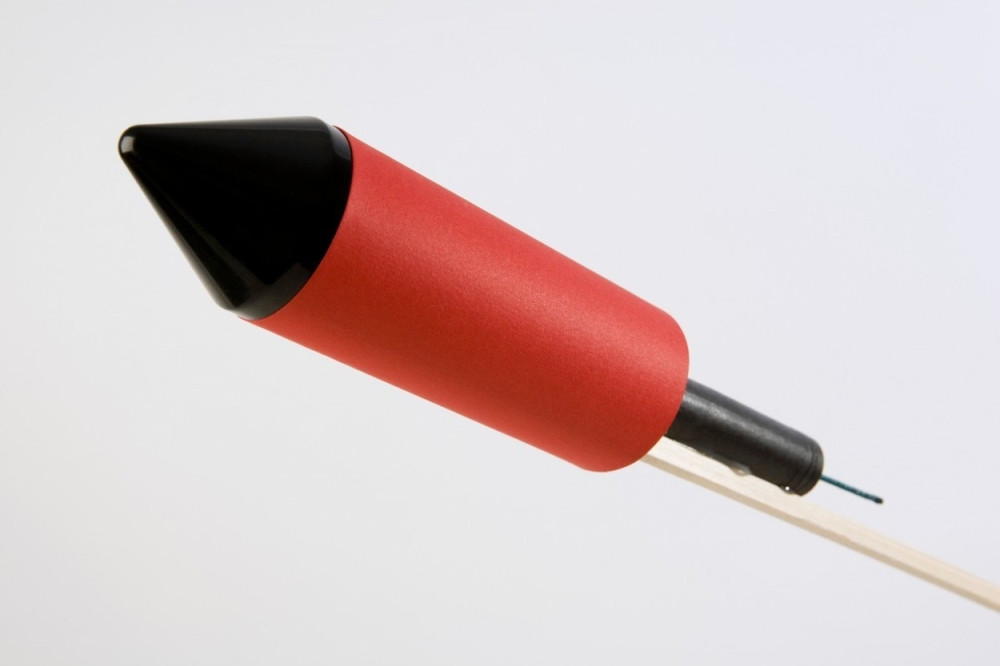 Tinejdžeru (17) tokom proslave raketa vatrometa raznela glavu!