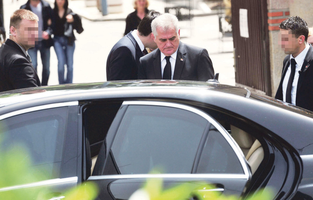 Laserom nišanili Tomu!