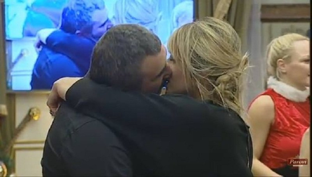 Miki i Anđela u ljubavnom zanosu! (VIDEO)