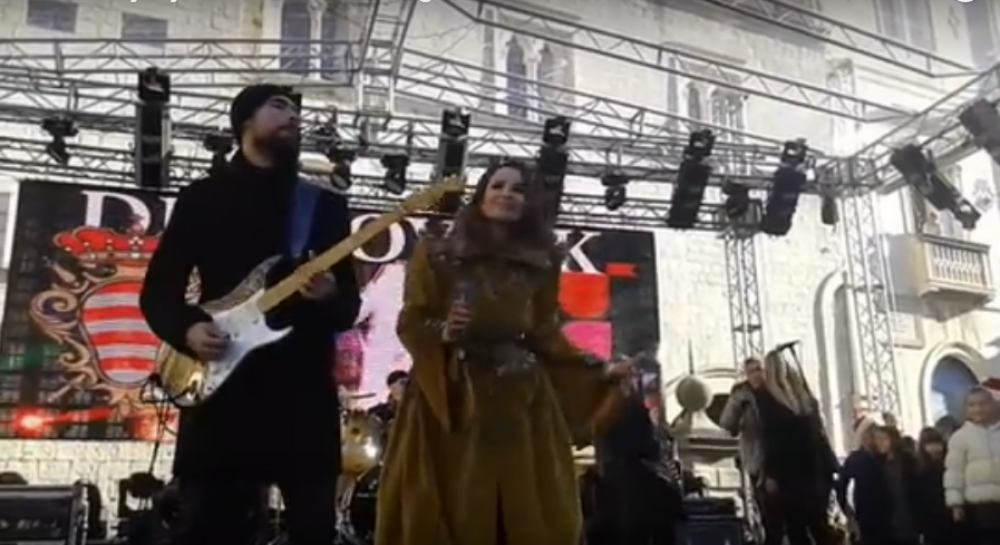 Igor i Aleksandar na Sevkinom novogodišnjem nastupu! (VIDEO)