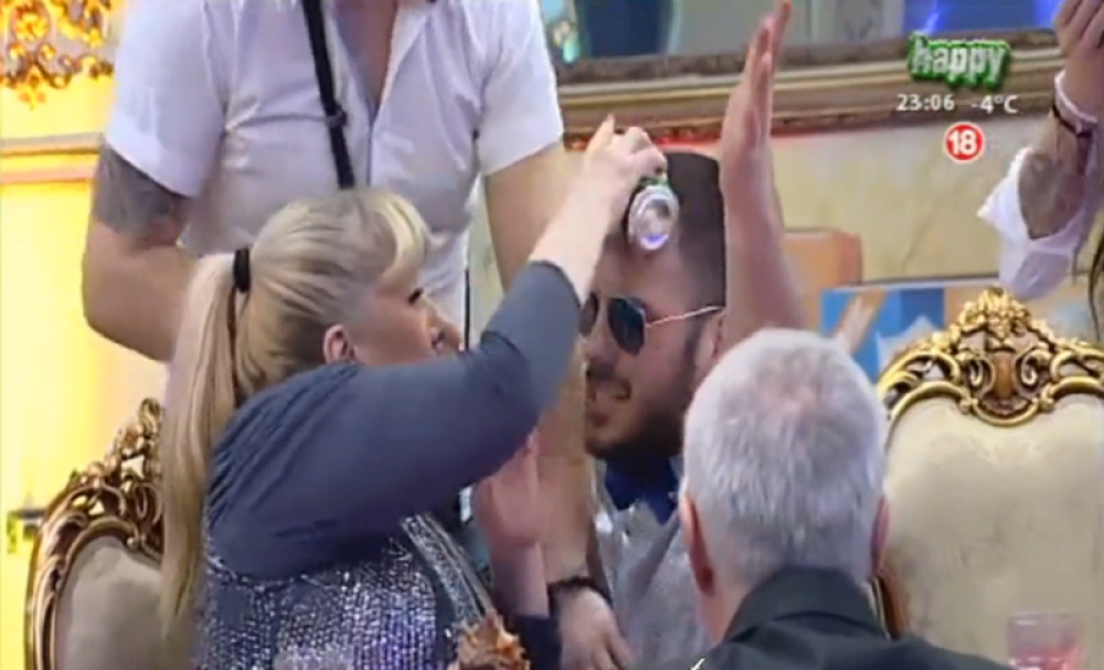 Željko spopao Vesnu pa dobio po glavi! (VIDEO)