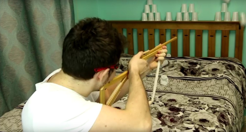 Evo kako da od vešalica napravite igračku (VIDEO)