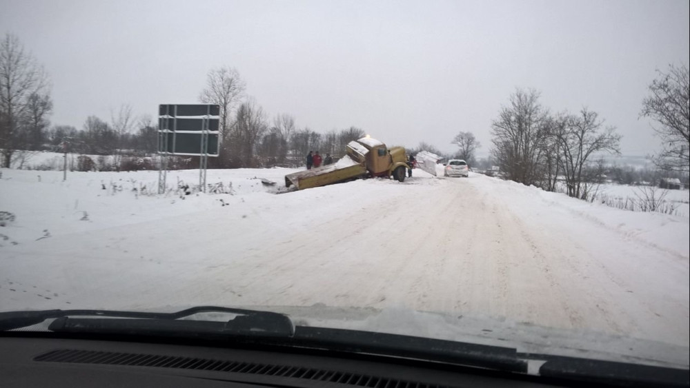 Čistač sleteo sa puta kod Mionice