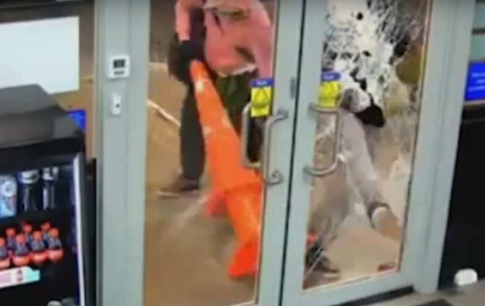 Top za maglu oterao razbojnike! (VIDEO)