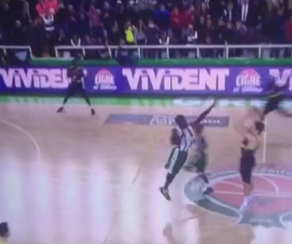 Bogdanović sa pola terena za trijumf Fenera (VIDEO)