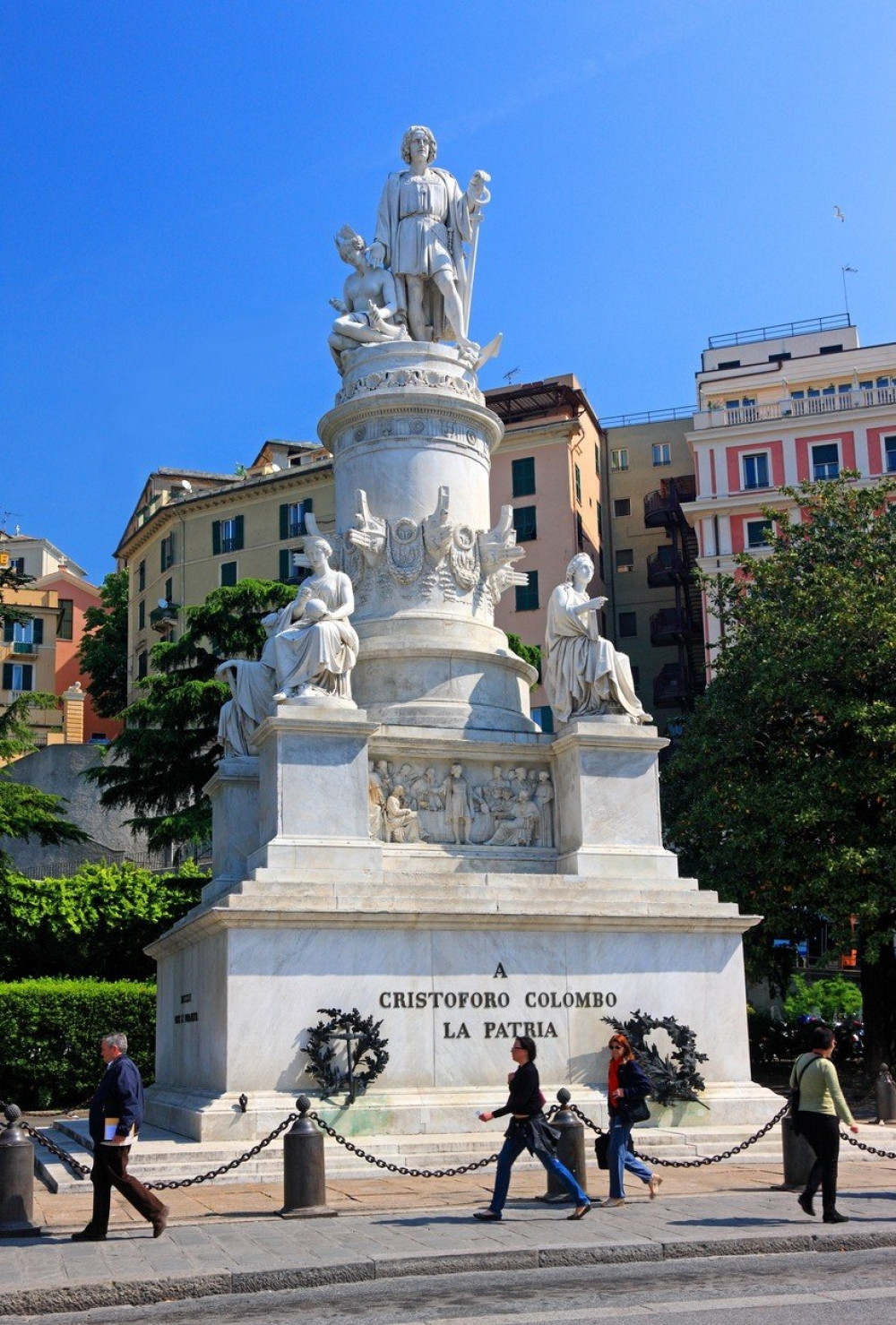 Evo šta je pisalo na spomeniku Kolumbu! (FOTO)