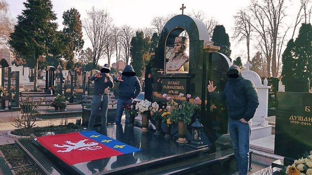 Navijači Liona posetili Arkanov grob (FOTO)