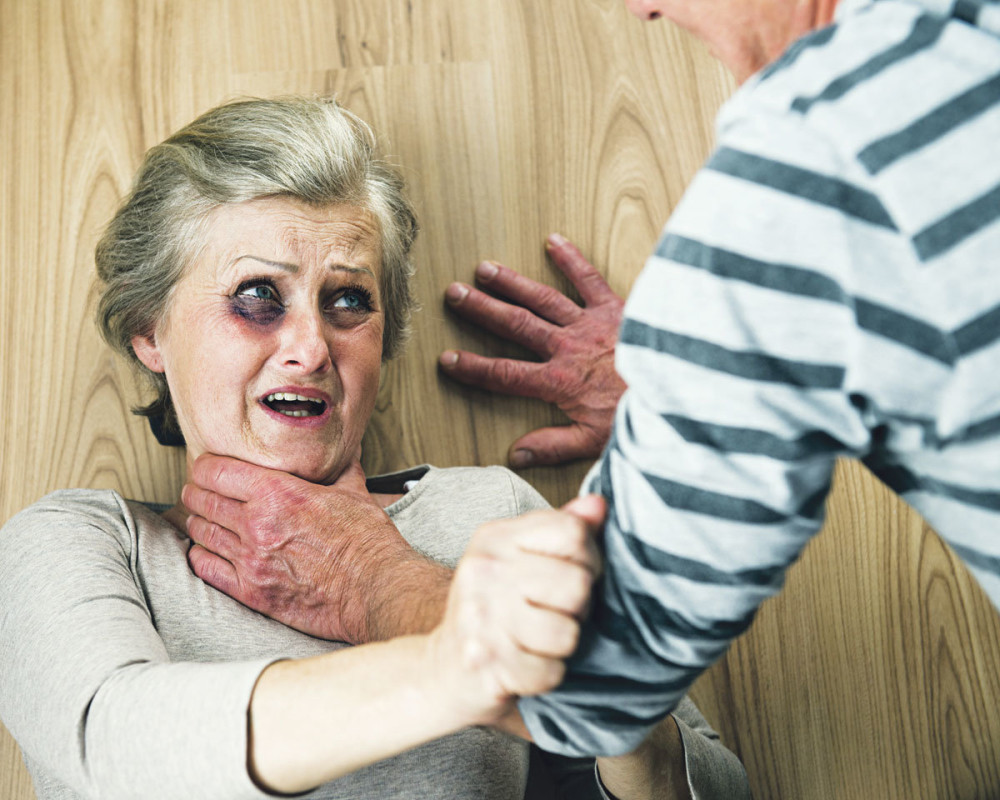 Brutalno silovao i opljačkao staricu!