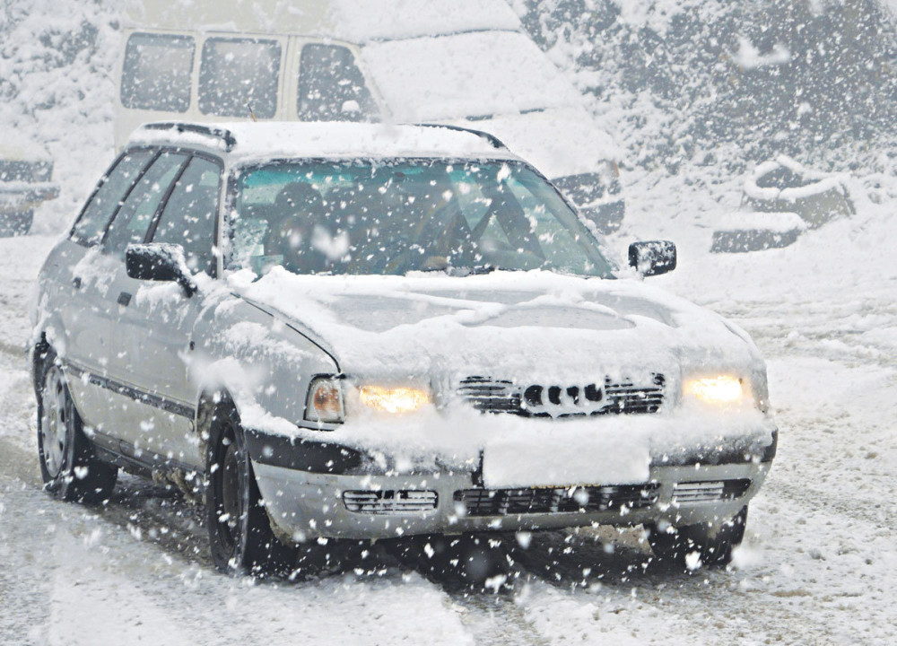 Držite rastojanje, kočite motorom!