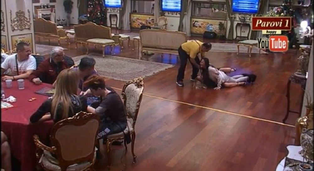 Potukle se Ava i Ružica! (VIDEO)