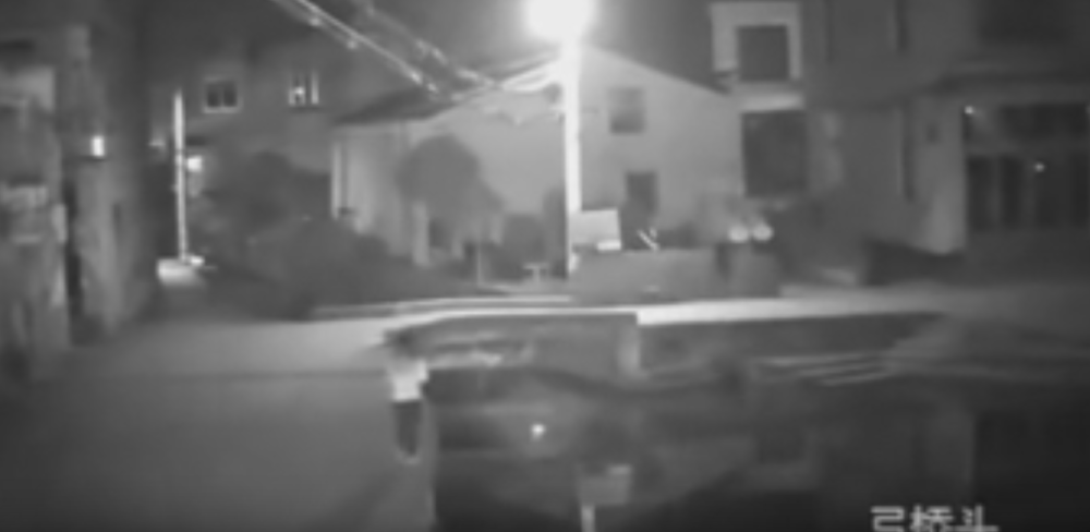 Udavila se zbog mobilnog telefona! (VIDEO)