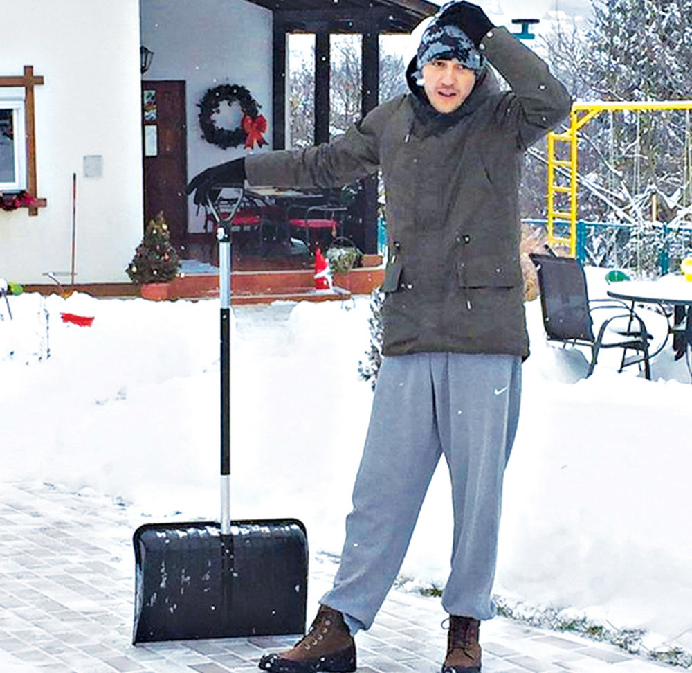 Bane lopata sneg na minusu