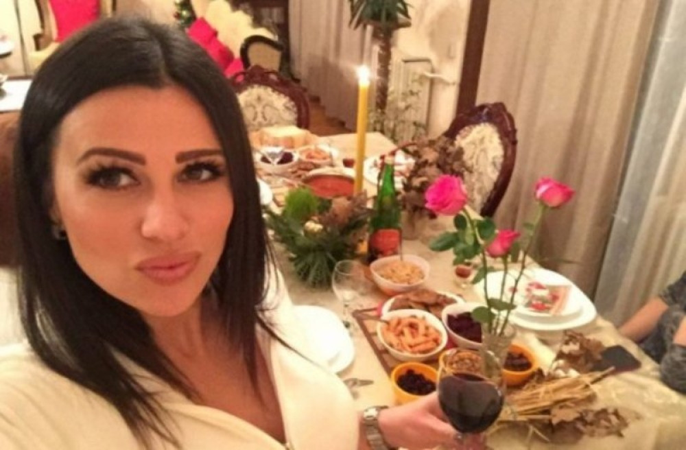 Pogledajte s kim Stanija čeka Božić! (VIDEO)