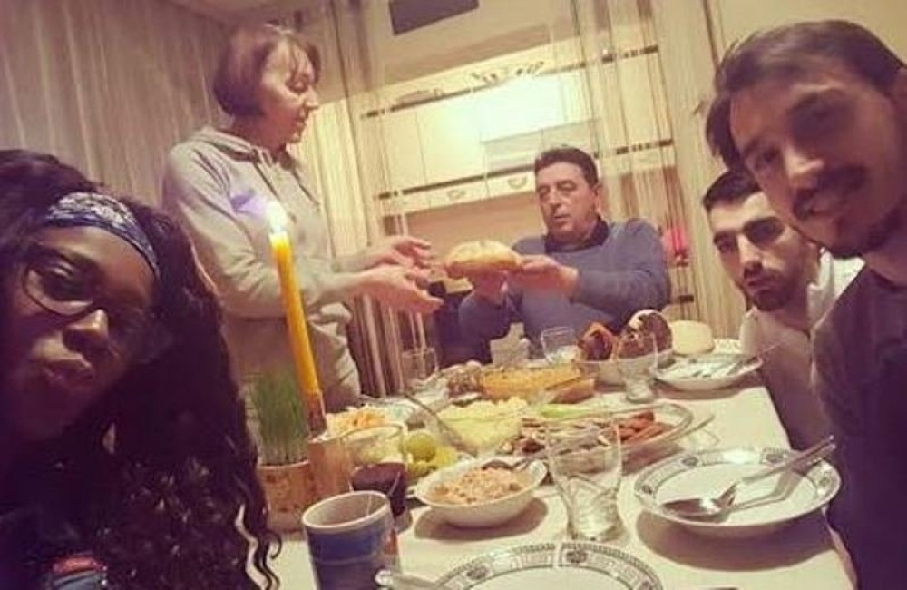 Ejmi se uselila kod Lazara?!