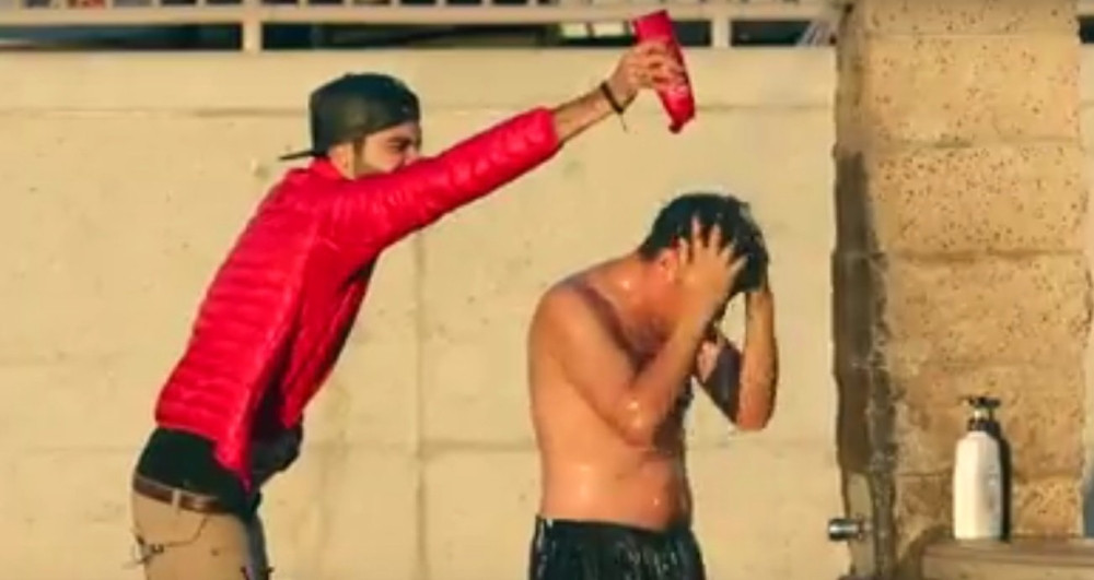 Izludeo ljude šamponom! (VIDEO)