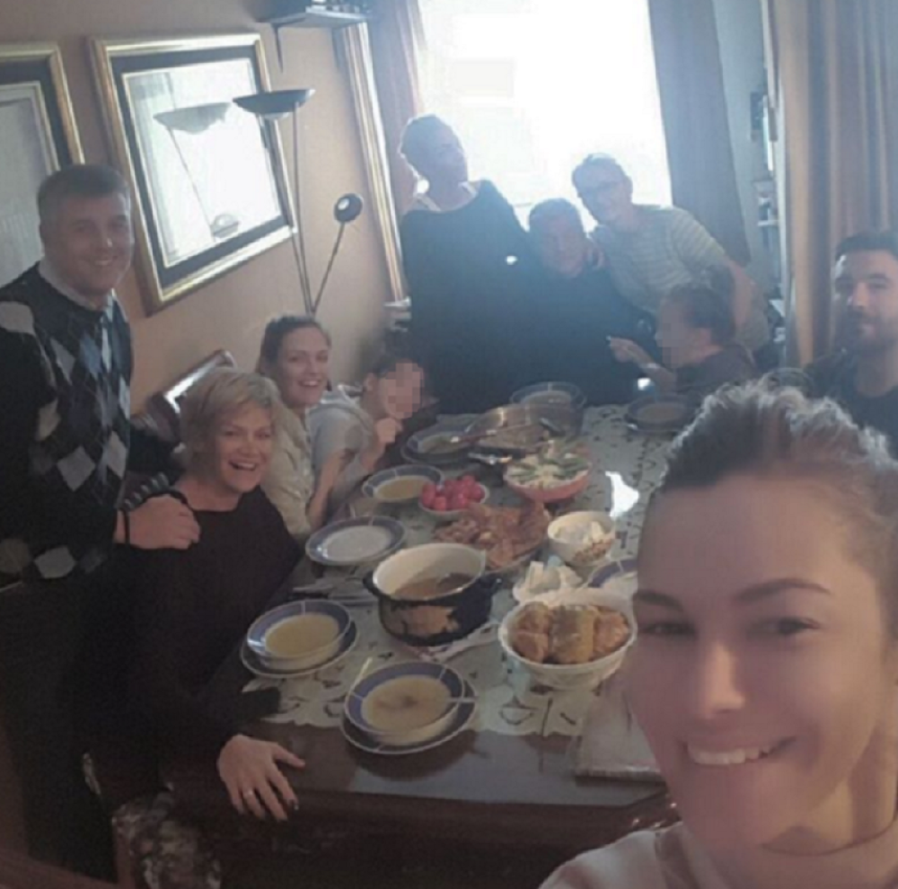 Nata ostala bez para, Bata slavio uz unuke