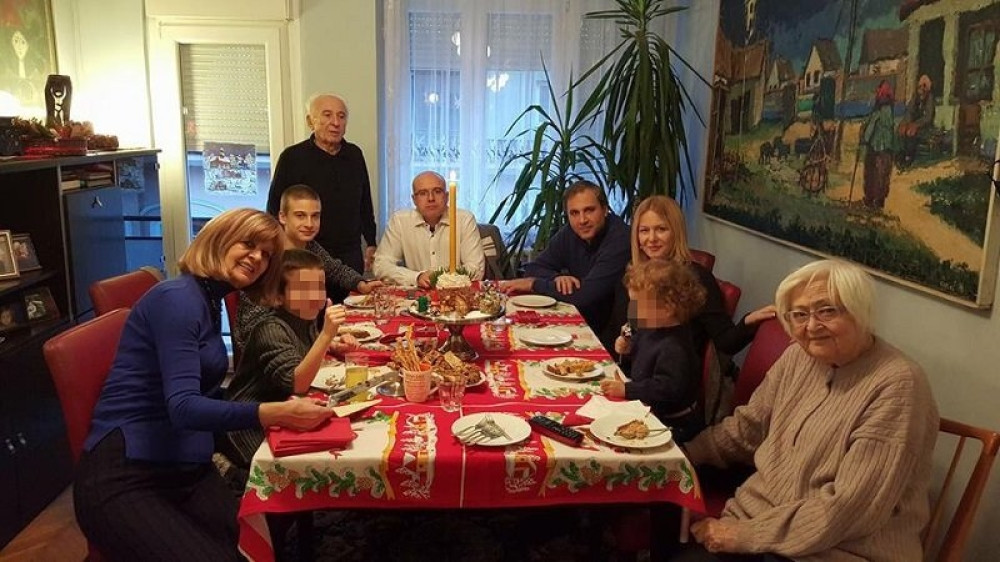 Evo kako je gradonačelnik Novog Sada proslavio Božić! (FOTO)