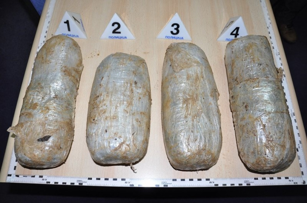 Pali s 48 kilograma "trave"!