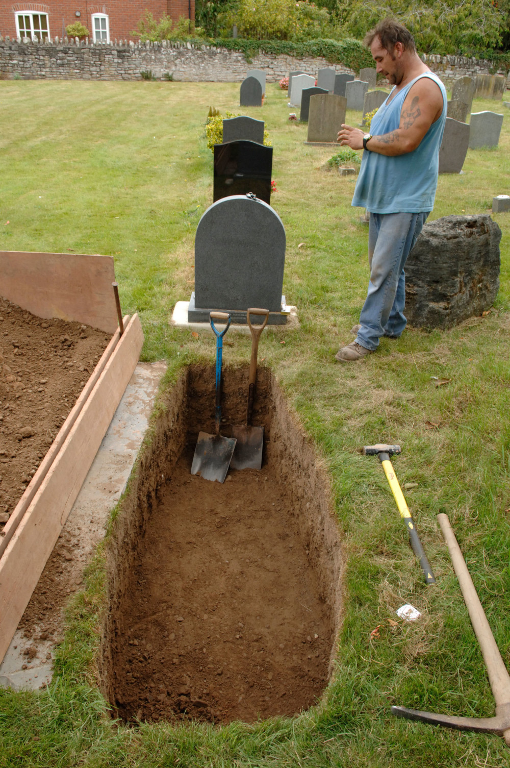 Beskućnici spavaju u grobovima