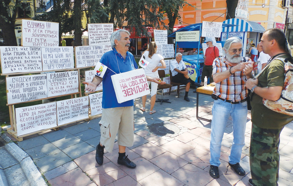 Na ulici ostalo 1.500 ljudi, gradonačelnik „maše“ tenisom i jorgovanom!