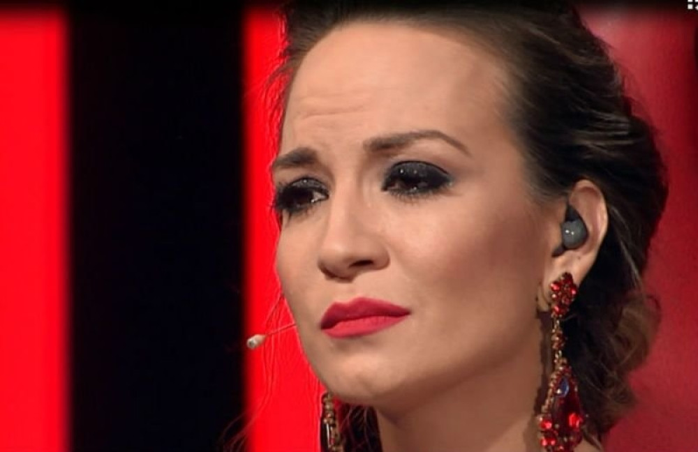 NAKON VESTI DA JE JELENA TOMAŠEVIĆ POKRADENA: Pevačica se oglasila i otkrila šta se zapravo dogodilo!