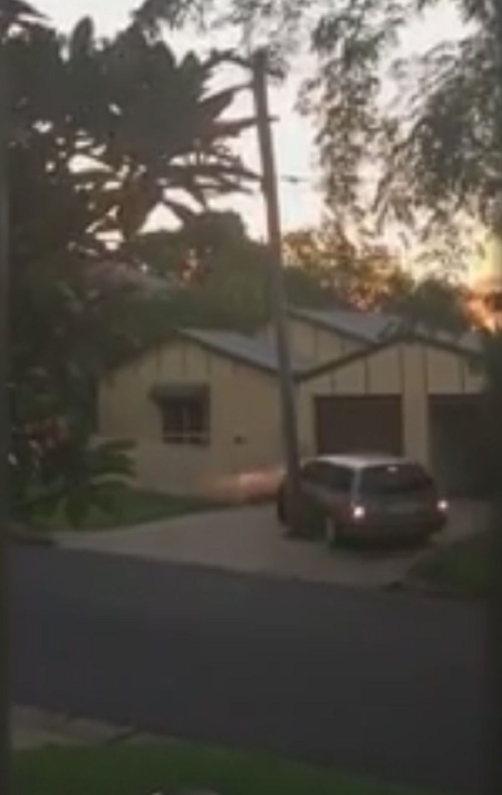 Izlazila iz garaže 10 minuta! (VIDEO)