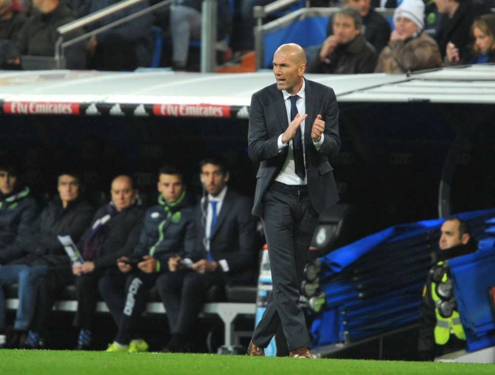 Zidan ponižava po Primeri