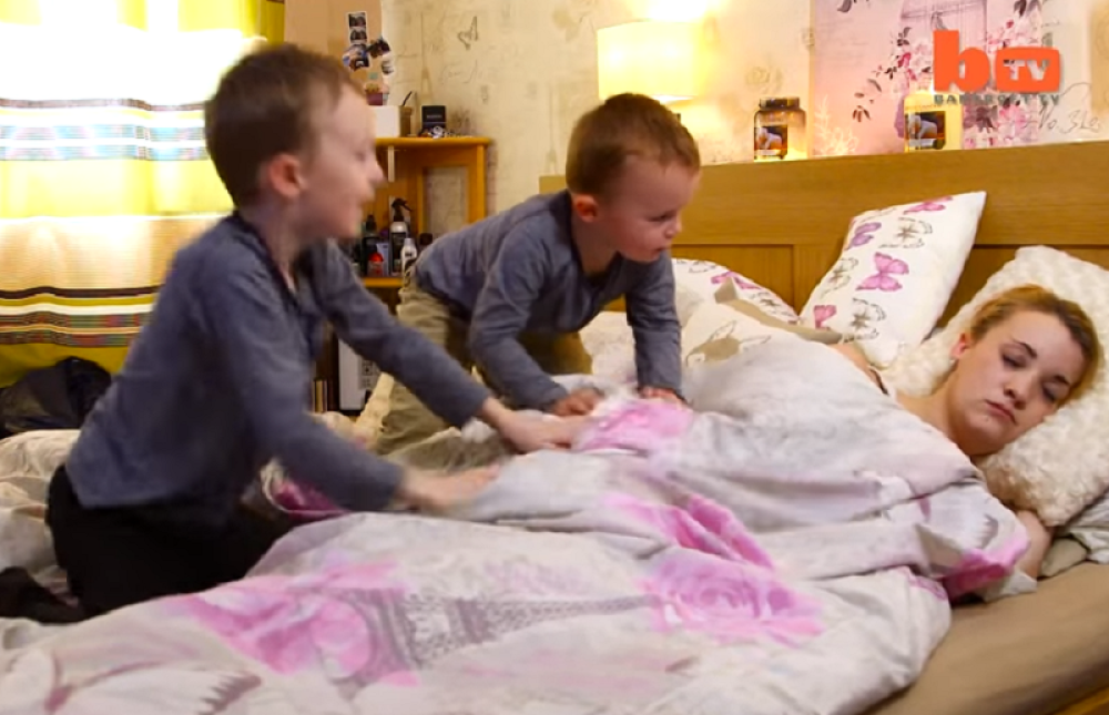 Ova devojka može da spava desetak dana (VIDEO)