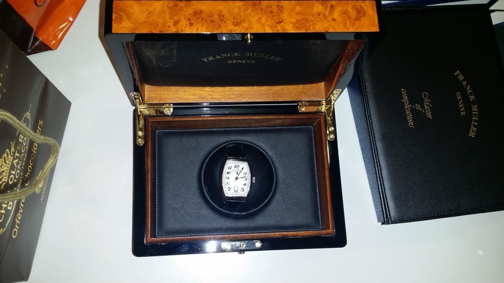 Zaplena srebra, bižuterije, kravata i luksuznog sata