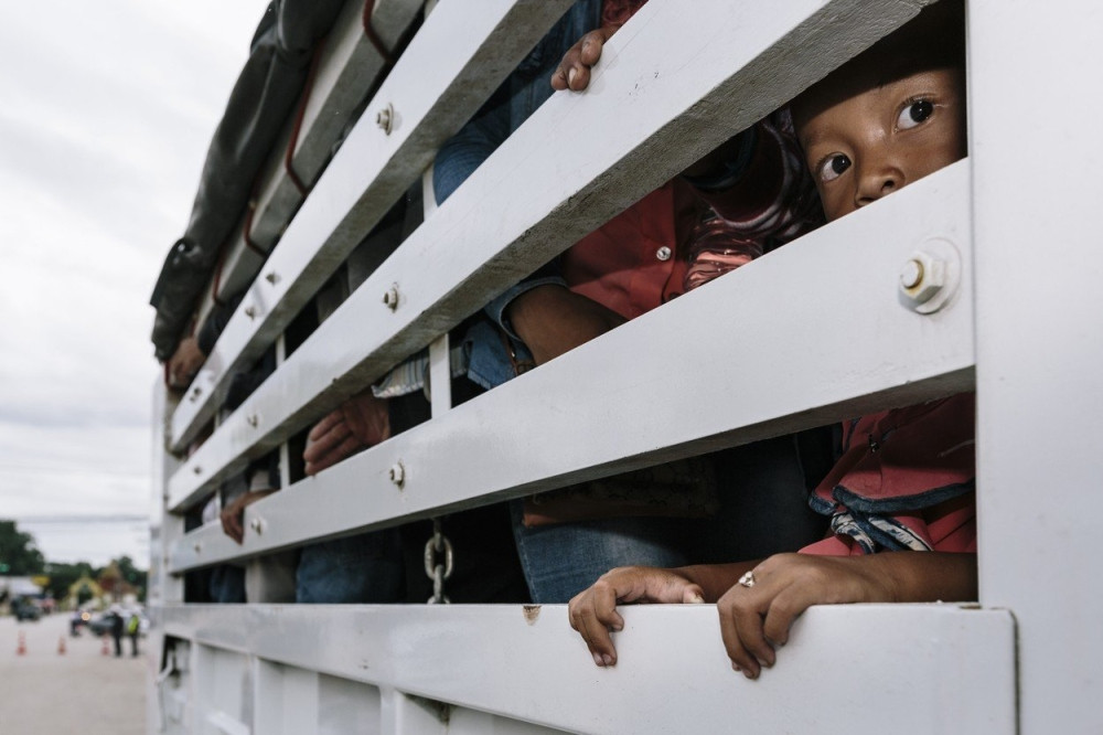 Srpski carinici otkrili 17 migranata u kamionima!