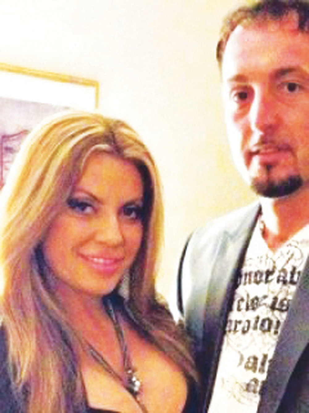 Indira šutnula dečka!