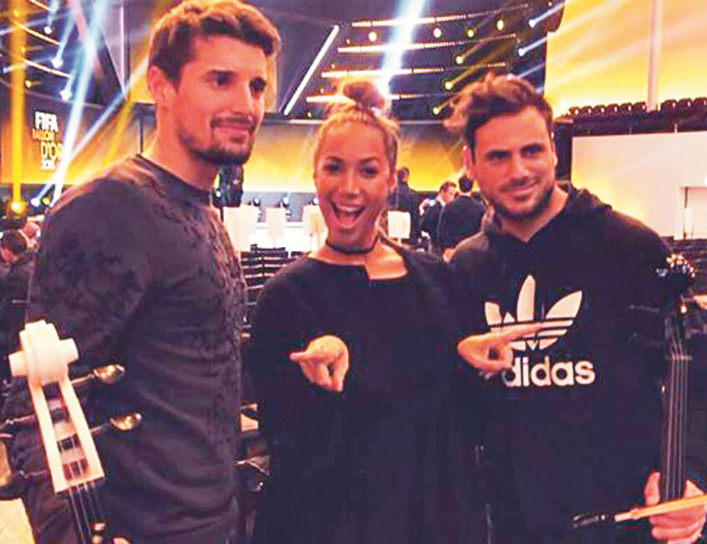 Rozgin dečko u zagrljaju Lione Luis