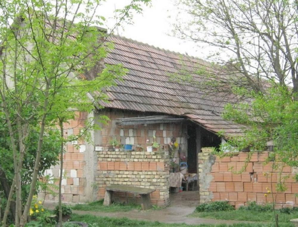 Ubio komšinicu pa tukao majku i brata