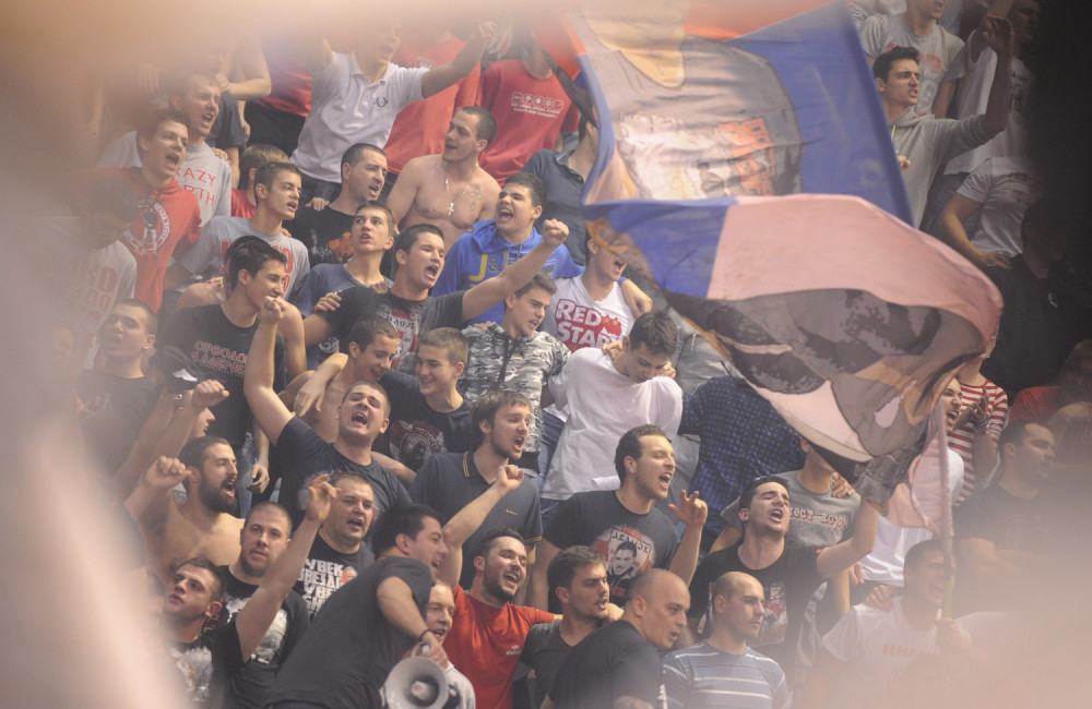 Upaljači i novčići koštaju Zvezdu 8.000 evra!