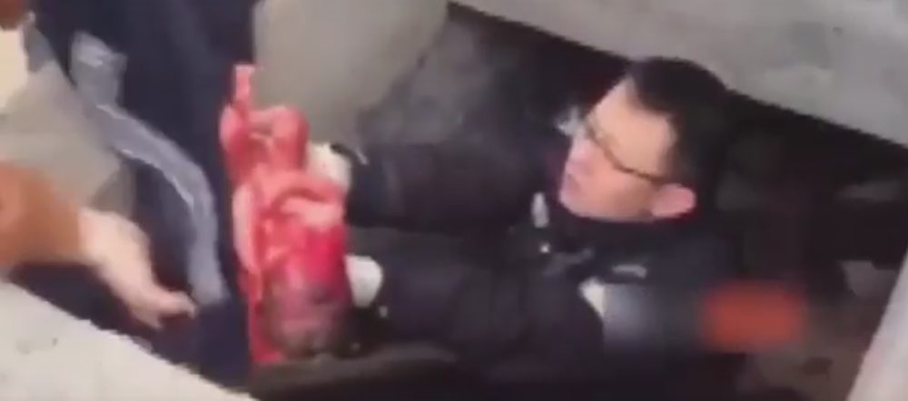 Tek rođena beba spasena iz kanalizacije! (VIDEO)