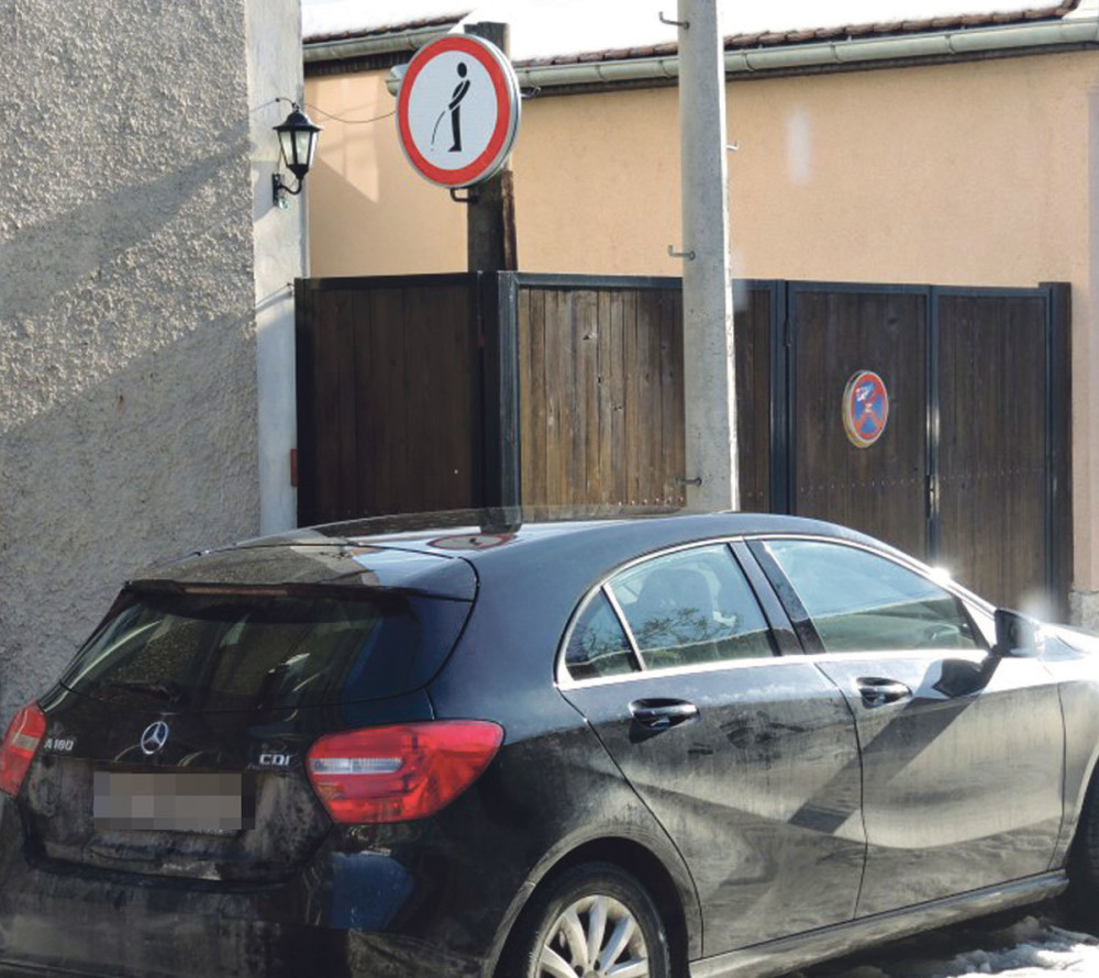 Piša ko gde stigne!