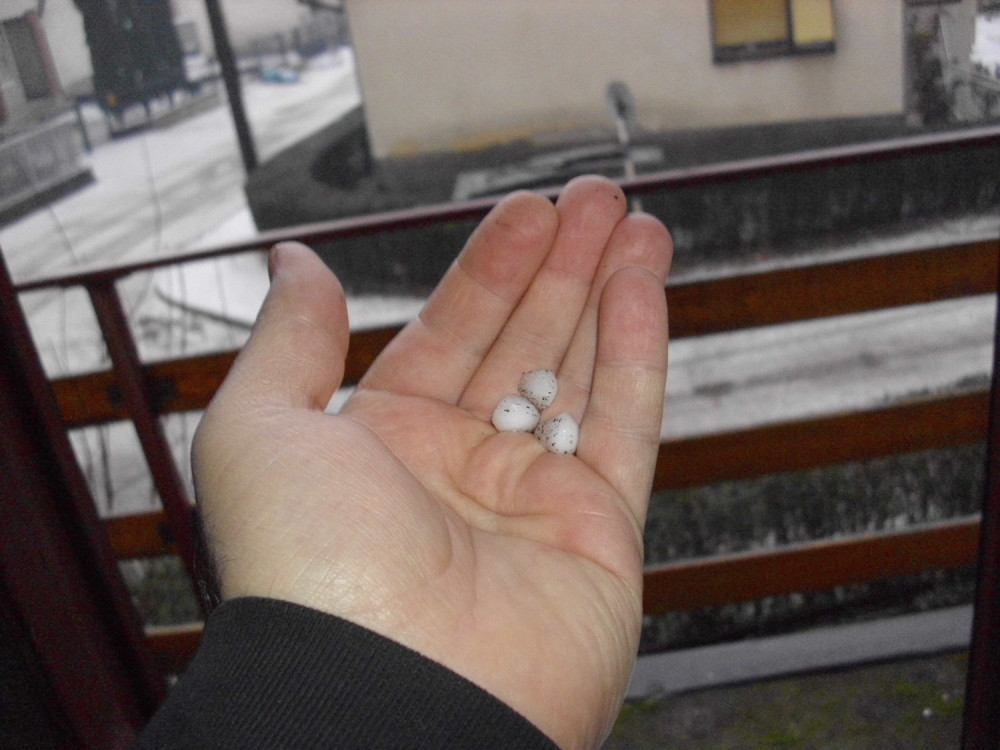 U Loznici pao grad?! (FOTO)