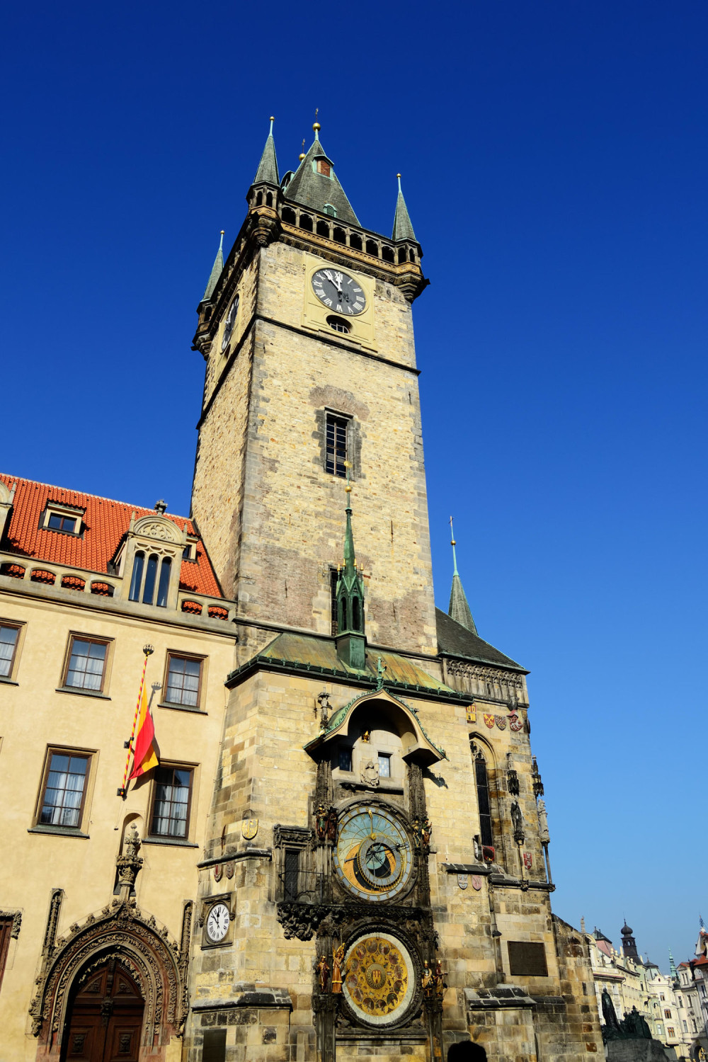 Skočio sa tornja i pao pred turiste!