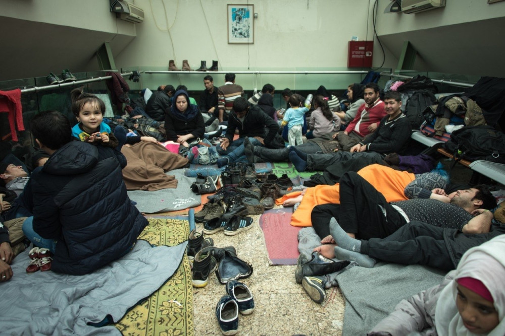 Više od 1.000 migranta stiglo u Pirejsku luku